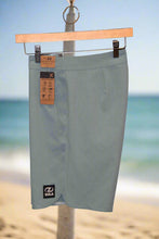Load image into Gallery viewer, Zula Solid Performance 18.5" Board Short
