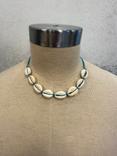 Load image into Gallery viewer, String Shell Bead Necklace
