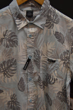 Load image into Gallery viewer, Zula Palm Tree Button Up
