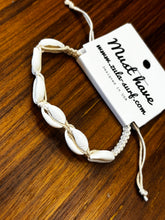 Load image into Gallery viewer, Cowrie Beads Bracelet
